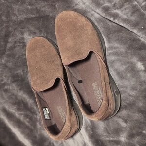 Skechers On-The-Go brown suede pull ons